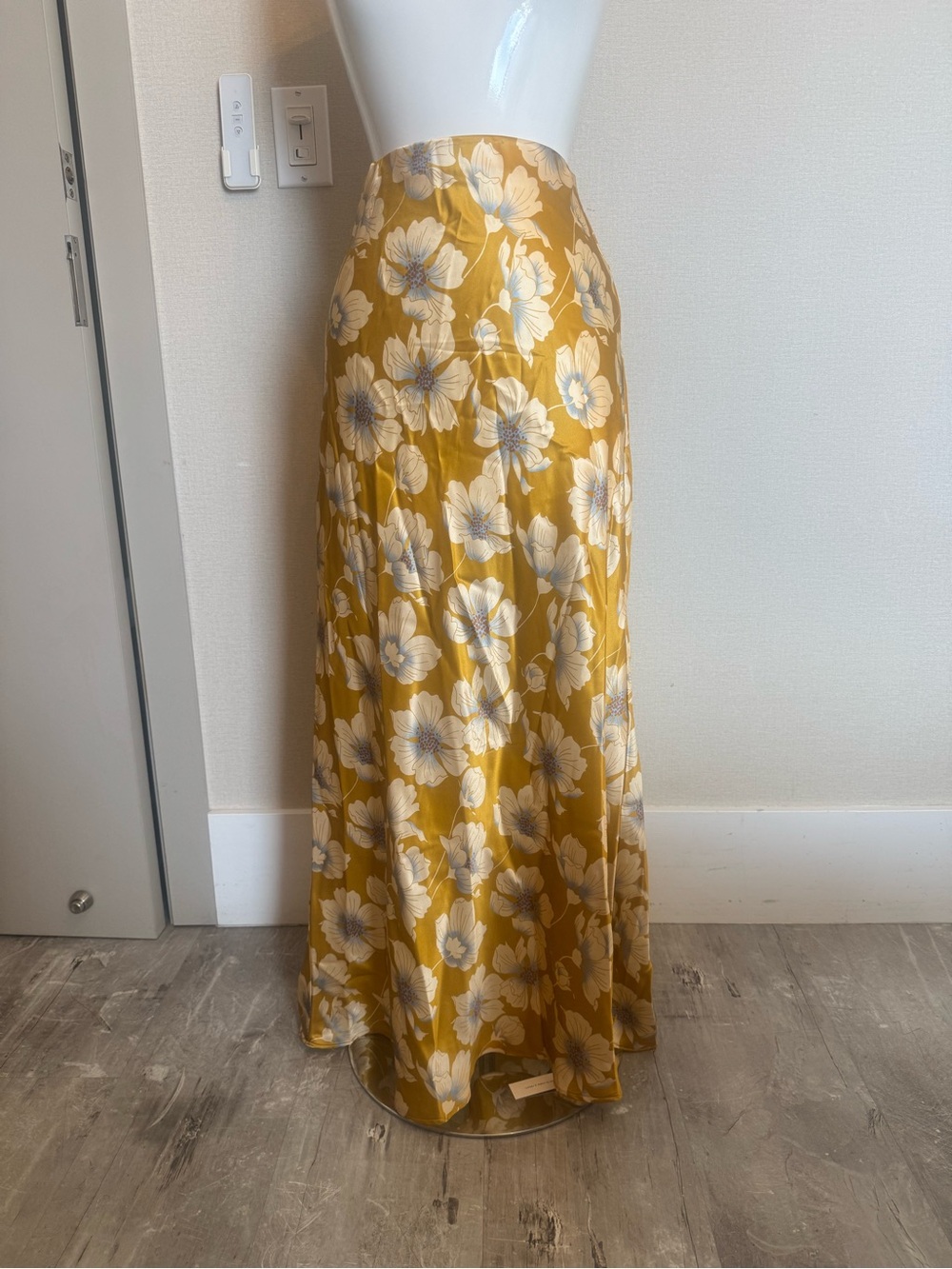 Reformation Petites Bella Silk Skirt Orange - Size XSP - Picture 7 of 7